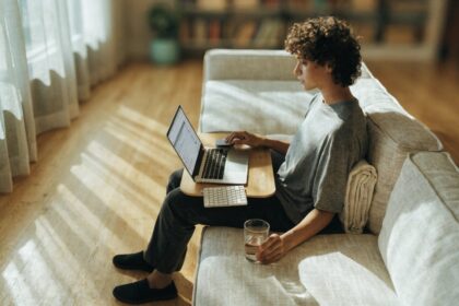 how to easily do work on the couch with laptop